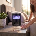 Elektrische muggenvanger Stille Oplaadbare USB-C Paarse licht en ventilator 12 x 22 cm Transparante container Zwart Voor de slaapkamer en het terras 4