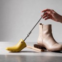 Espansore per stivali con tacco 1 pz Attacco 14 cm Lunghezza 31,5 cm Plastica gialla e barra metallica con gancio Per espandere scarpe strette 2