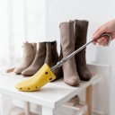 Espansore per stivali taglia S 1 pz Accessorio 15,5 cm Lunghezza 31,5 cm Plastica gialla e barra metallica con gancio Per allargare le scarpe strette 4