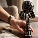 Kendama Krakelované sort med hvidt mønster 18 cm Valnøddetræ Japansk spil med bold på snor Træning af koordination For børn og voksne 5