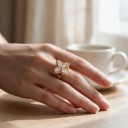 Anillo antiestrés giratorio con flor de circonitas marquesas Tamaño ajustable Acero inoxidable Joyería elegante para dama 3