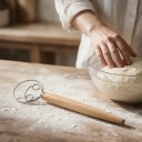 Deense deegklopper 32,8 cm met twee binnenlussen RVS draad en houten handvat Voor het mengen van zuurdesem en pizzadeeg 5
