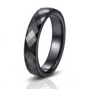 Anillo de cerámica con superficie facetada Ancho 4 mm Cerámica brillante Resistente a los arañazos Joyería minimalista para mujeres 2
