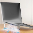 Faltbarer Aluminium-Laptopständer für bis zu 17,3 Zoll 25 x 26 cm Höhe 7,4 cm Tragfähigkeit 20 kg Silber Leicht nur 43 g Mit Schutzhülle 3