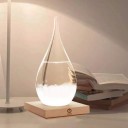 Bouřkové sklo Storm Glass Barometr ve tvaru kapky 12 x 6 cm Skleněná baňka s krystaly na dřevěném podstavci Průhledná Dekorace na stůl 3