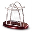 Newtonova houpačka s obloukovým rámem 17,8 x 14 cm Kovové kyvadlo s 5 kuličkami a vínovým podstavcem Stolní dekorace do kanceláře 3