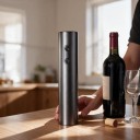 Elektrisk vinöppnare 22,5 cm Automatisk korkskruv för 4 batterier Mörkgrå Två knappar för att dra ut och släppa korken För köket 6