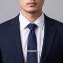 Nyakkendőcsipesz kövekkel 6 x 0,6 cm Fém nyakkendőcsipesz matt felülettel és dupla ferde vonalakkal Ezüst Férfi kiegészítő 2