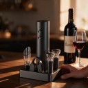 Elektrisk vinöppnare med stativ Laddningsbar uppsättning med två vakuumproppar, hällpip och folieskärare Svart Till baren 5