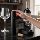 Elektrisk vinöppnare med stativ Set 4 i 1 med hällpip, kork och folieavskärare Laddning via USB-C Svart För köket och baren 6