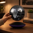 Globe lévitant 14 cm noir avec carte du monde argentée Lévitation magnétique Socle en forme de UFO avec lumière LED Décoration de table 2