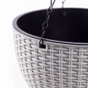 Fleuriste suspendu auto-arrosant 26 cm en plastique au look de rotin avec un insert intérieur et des chaînes pour balcon et terrasse 8
