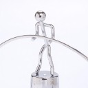 Balanční Figur mit Bogen und Pendelkugeln 17,5 x 11,5 cm Metallische silberne kinetische Dekoration für den Schreibtisch im Büro 3