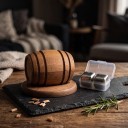 Fumoir à cocktails et whisky Baril en bois 10 x 6,4 cm avec support pour verre et 2 cubes réfrigérants en métal dans un étui pour bar 2