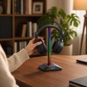 Stând de joc pentru căști cu iluminare RGB și porturi USB-C și USB Înălțime 24,2 cm Bară din aluminiu Bază antiderapantă 6