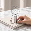Balanziereule mit Pendelkugeln 10 x 15,5 cm Metallische silberne kinetische Dekoration für den Schreibtisch im Büro und im Kinderzimmer 4