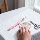 Hæklenål 7,0 mm Lys rosa med blød ergonomisk håndtag og aluminiumshoved til tykke garn 2