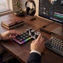 Bluetooth makro klávesnice 12 kláves a 4 otočné knoflíky Mechanické spínače Hot swap RGB podsvícení pro hry a grafiku 2