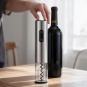 Elektrisk vinöppnare med två knappar och folieskärare i silver med LED-ljus för 4 AA-batterier för flaskhalsar upp till 35 mm 3