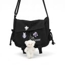 Messenger taske over skulderen 29 x 23 cm Oxford stof Sort Crossbody taske med mærker og plysbamse vedhæng Til skolen 1