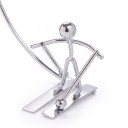Balanziertes Pendel mit Skifahrer und Metallkugel 18,5 x 13 cm Silberne kinetische Dekoration für den Schreibtisch im Büro und Wohnzimmer 3