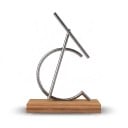 Kinetisk pendul C 28,5 x 9,5 x 24,5 cm Bevægeligt arm på leje Fod i trædekoration Sølv og brun Dekoration til kontoret 1