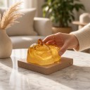 Bouřkové sklo Storm Glass ve tvaru spící kočky 11 x 6,5 cm Skleněný barometr s krystaly na dřevěném podstavci Dekorace 3