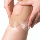 Kineziologický tejp na koleno s otvorem pro čéšku 25 x 14,5 cm Elastická bavlněná páska Voděodolná Pro sport a běh 2