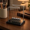 Newton-sving med bøjlet ramme 14 x 12 x 14,5 cm Metal pendul med 5 stål kugler Sølv og sort Dekoration til kontoret 4