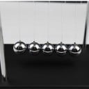 Newton-sving med bøjlet ramme 14 x 12 x 14,5 cm Metal pendul med 5 stål kugler Sølv og sort Dekoration til kontoret 7