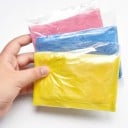 Jednorázové pláštěnky s kapucí 10 ks délka 119 cm s dlouhými rukávy v mixu barev každá v samostatném sáčku unisex univerzální velikost 3