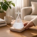 Bouřkové sklo Storm Glass ve tvaru pyramidy s andělem Průhledný skleněný barometr s krystaly Dřevěný podstavec Dekorace na stůl 3