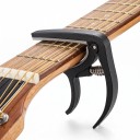 Nylonový kapodastr na kytaru 7,7 x 9 cm černý s rychloupínací pružinou pro akustickou klasickou i elektrickou kytaru a ukulele 3