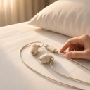 Drátová sluchátka na spaní do uší s konektorem USB-C Mikrofon a ovládání hlasitosti Kabel 1,2 m Dvouvrstvé silikonové koncovky Béžová 4