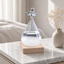 Bouřkové sklo Storm Glass ve tvaru kapky s andělem 7 x 14 cm Průhledný skleněný barometr s krystaly Dřevěný podstavec Dekorace na stůl 5