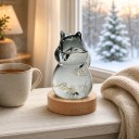 Bouřkové sklo Storm Glass ve tvaru kočky s obláčky 12,3 x 8 cm Skleněný barometr s krystaly Kulatý dřevěný podstavec 2