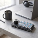 Makro klávesnica 8 kláves a otočný knoflík Mechanické spínače Blue RGB podsvietenie USB-C 12,2 x 5,9 cm pre strih a hry 6
