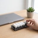 Makro klávesnica 8 kláves a otočný gombík Mechanické spínače Red RGB podsvietenie USB-C 12,2 x 5,9 cm pre strih a hry 2