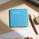 Lille skæreunderlag 8 x 8 cm i PVC med en tykkelse på 3 mm og en dobbeltsidet centimeter gitter til skæring af papir og washi tape 2