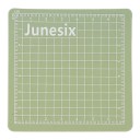 Lille skæreunderlag 8 x 8 cm i PVC med en tykkelse på 3 mm og en dobbeltsidet centimeter gitter til skæring af papir og washi tape 7