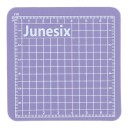 Lille skæreunderlag 8 x 8 cm i PVC med en tykkelse på 3 mm og en dobbeltsidet centimeter gitter til skæring af papir og washi tape 11
