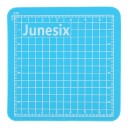 Lille skæreunderlag 8 x 8 cm i PVC med en tykkelse på 3 mm og en dobbeltsidet centimeter gitter til skæring af papir og washi tape 12