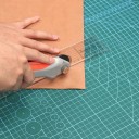 Skæremåtte A1 90 x 60 cm dobbeltrettet selvhelende i PVC med en tykkelse på 3 mm grøn med gitter og skabeloner til arbejde med læder og papir 2