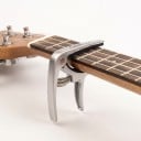 Kapodastre til ukulele Guitto GGC-07 9,5 x 7,3 x 1,5 cm hurtigspændingsfjedermekanisme i zinklegering med silikonepude 5