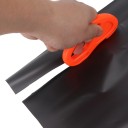 Säkerhetskärare för folie med dolt blad Plastiskt handtag med hål för fingrarna Utmärkande orange färg Mått 10 x 5,8 cm 4