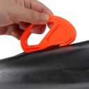 Säkerhetskärare för folie med dolt blad Plastiskt handtag med hål för fingrarna Utmärkande orange färg Mått 10 x 5,8 cm 5