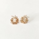 Boucles d'oreilles à clou pour femmes avec des feuilles 1