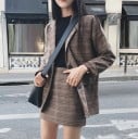 Chaqueta y falda de mujer B945 1