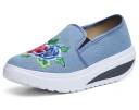 Slip-on sneakers för kvinnor med blommor J2404 4