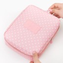 Damsk rese kosmetikaförvaring med tryck Dubbelt fack i mitten Nätfack i locket Handtag på sidan Nylon Mått 22 x 18 x 6 cm 3